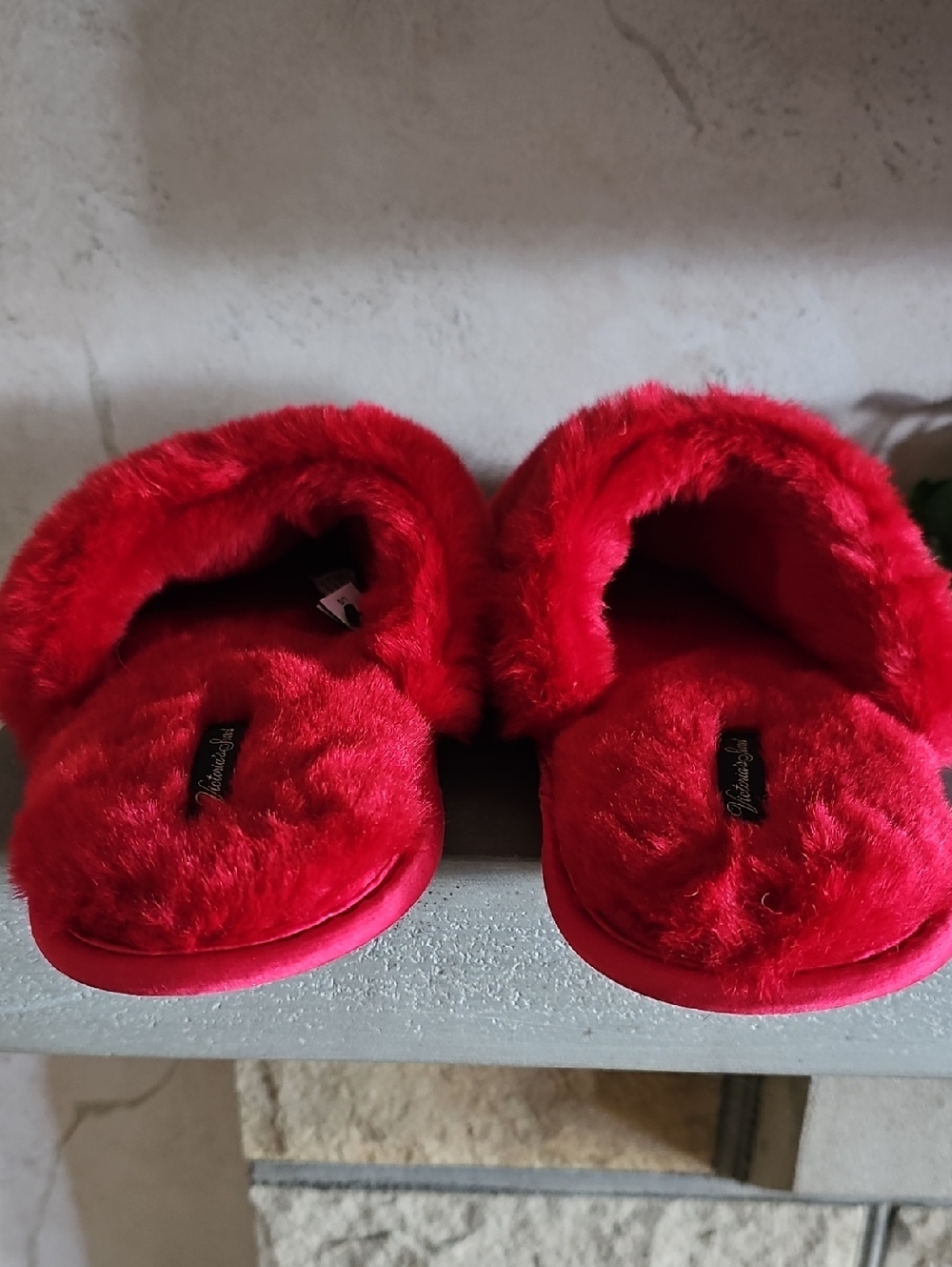 Victoria's Secret Plush Red Slippers Women's Size Large Fits 8-8-1/2 NWOT - Picture 8 of 10